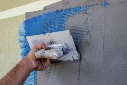 Facaderenovering af kalksandstenshus med netpuds